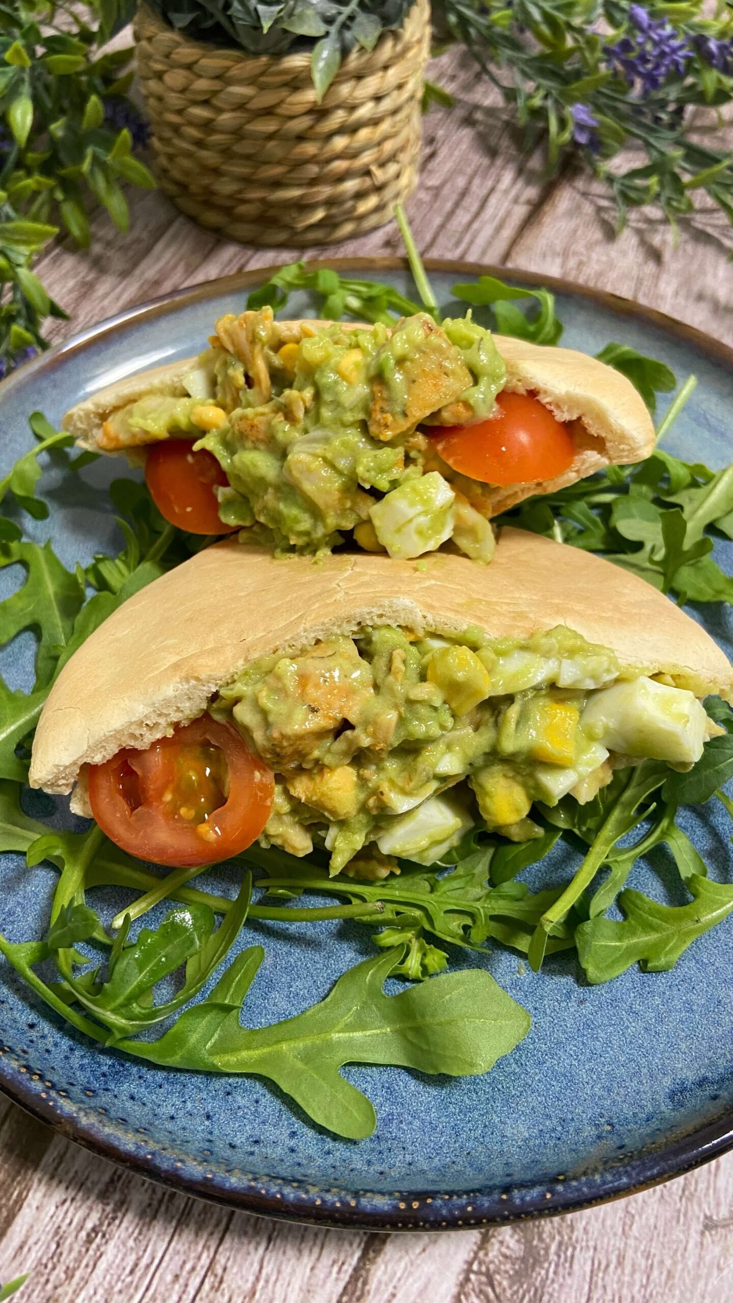 Receta de Pan pita relleno de pollo y aguacate en Airfryer Receta de Pan pita relleno de pollo y aguacate en Airfryer