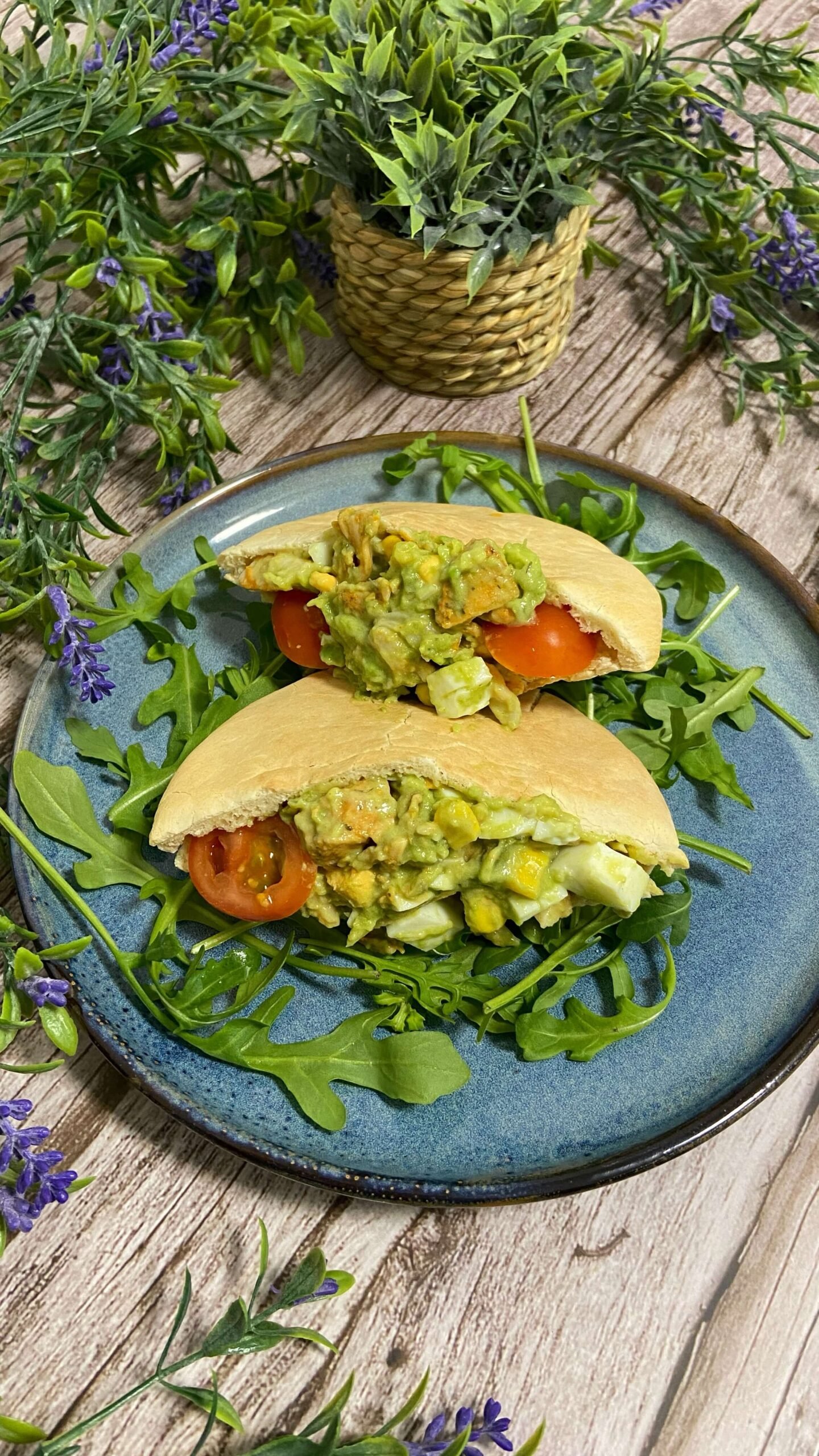 Receta de Pan pita relleno de pollo y aguacate en Airfryer Receta de Pan pita relleno de pollo y aguacate en Airfryer