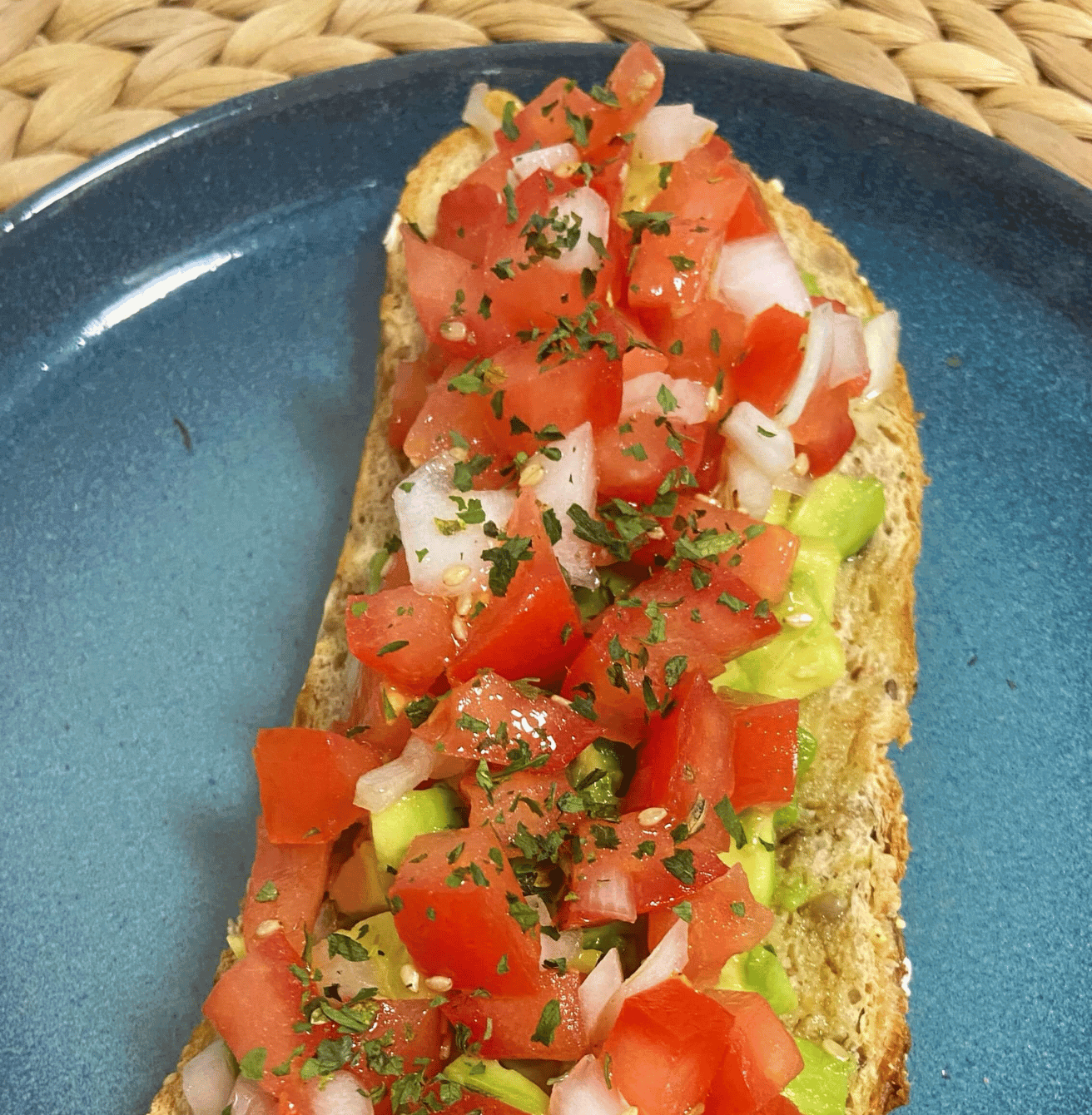 Receta de Tosta de tartar de tomate y aguacate en Airfryer