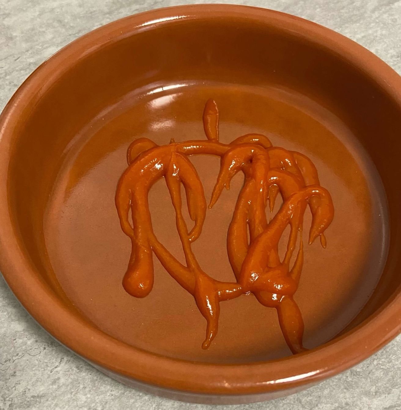 Provolone con jamón y tomate en airfryer Provolone con jamón y tomate en airfryer