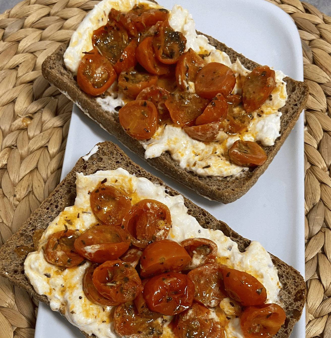 Receta de Tosta de tomatitos asados con burrata en Airfryer