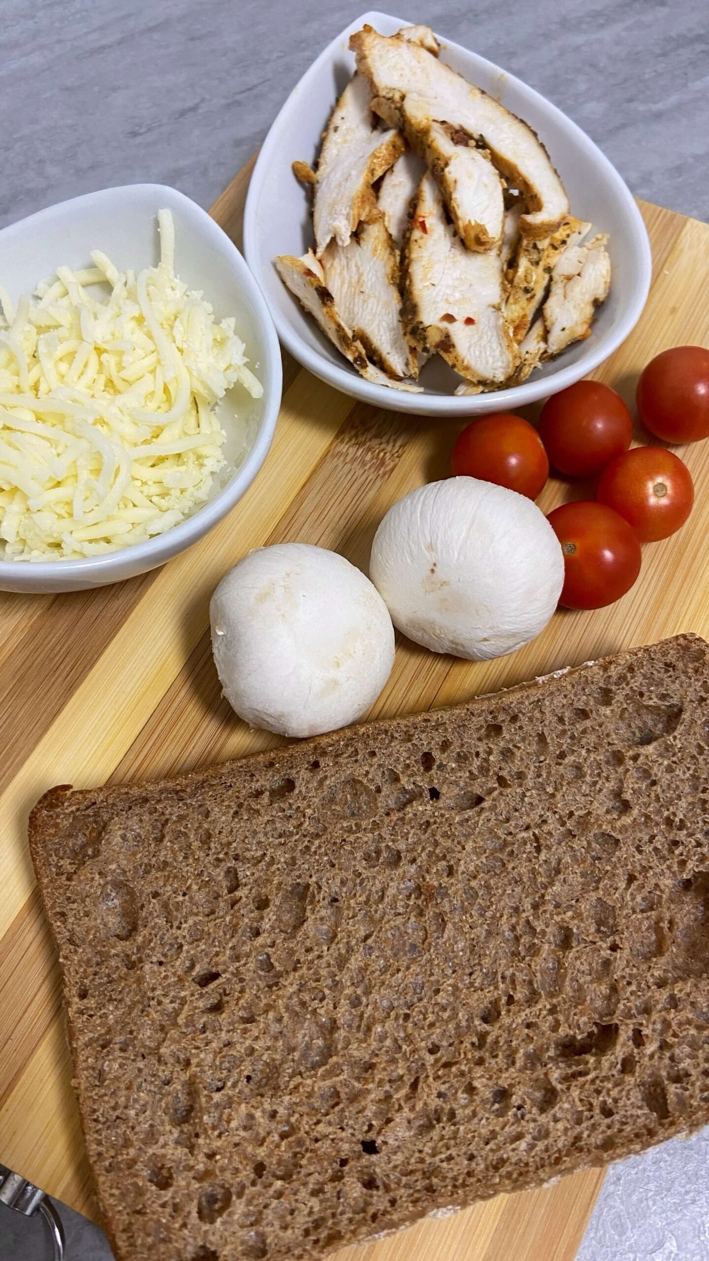 Receta de Tosta de pollo y champiñones en Airfryer Receta de Tosta de pollo y champiñones en Airfryer