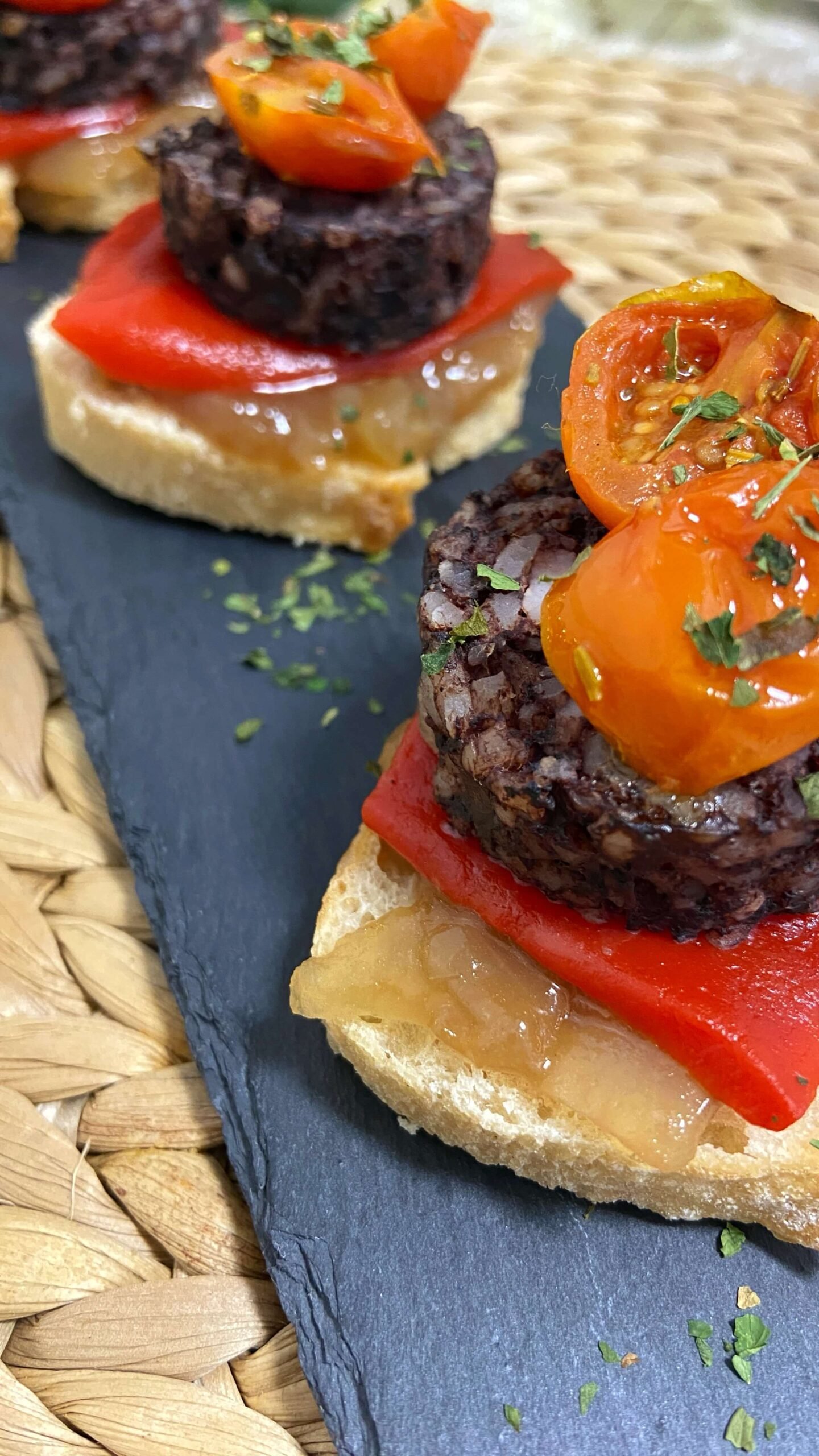 Receta de Pintxos de morcilla y cebolla caramelizada en Airfryer Receta de Pintxos de morcilla y cebolla caramelizada en Airfryer