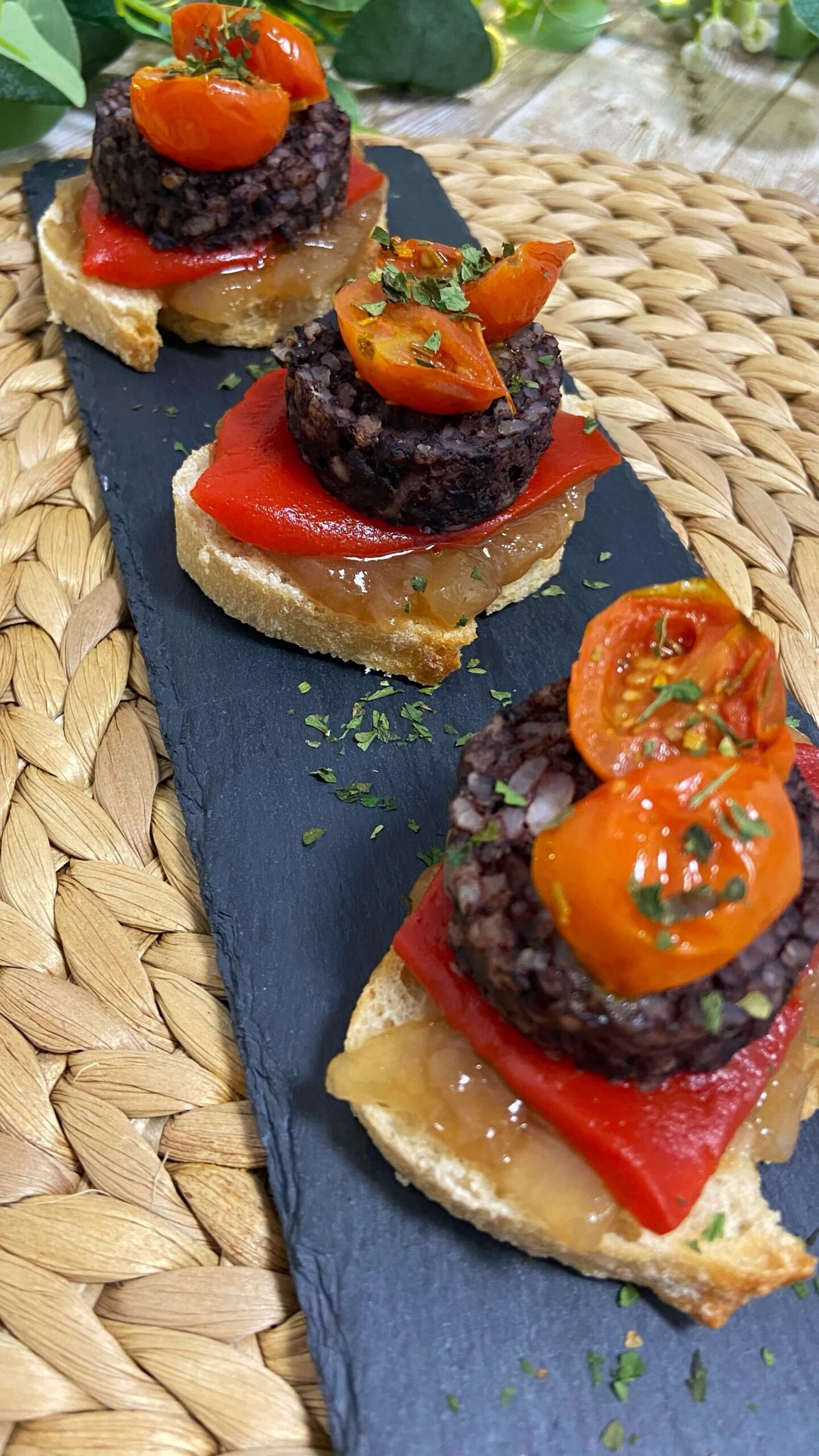 Receta de Pintxos de morcilla y cebolla caramelizada en Airfryer Receta de Pintxos de morcilla y cebolla caramelizada en Airfryer