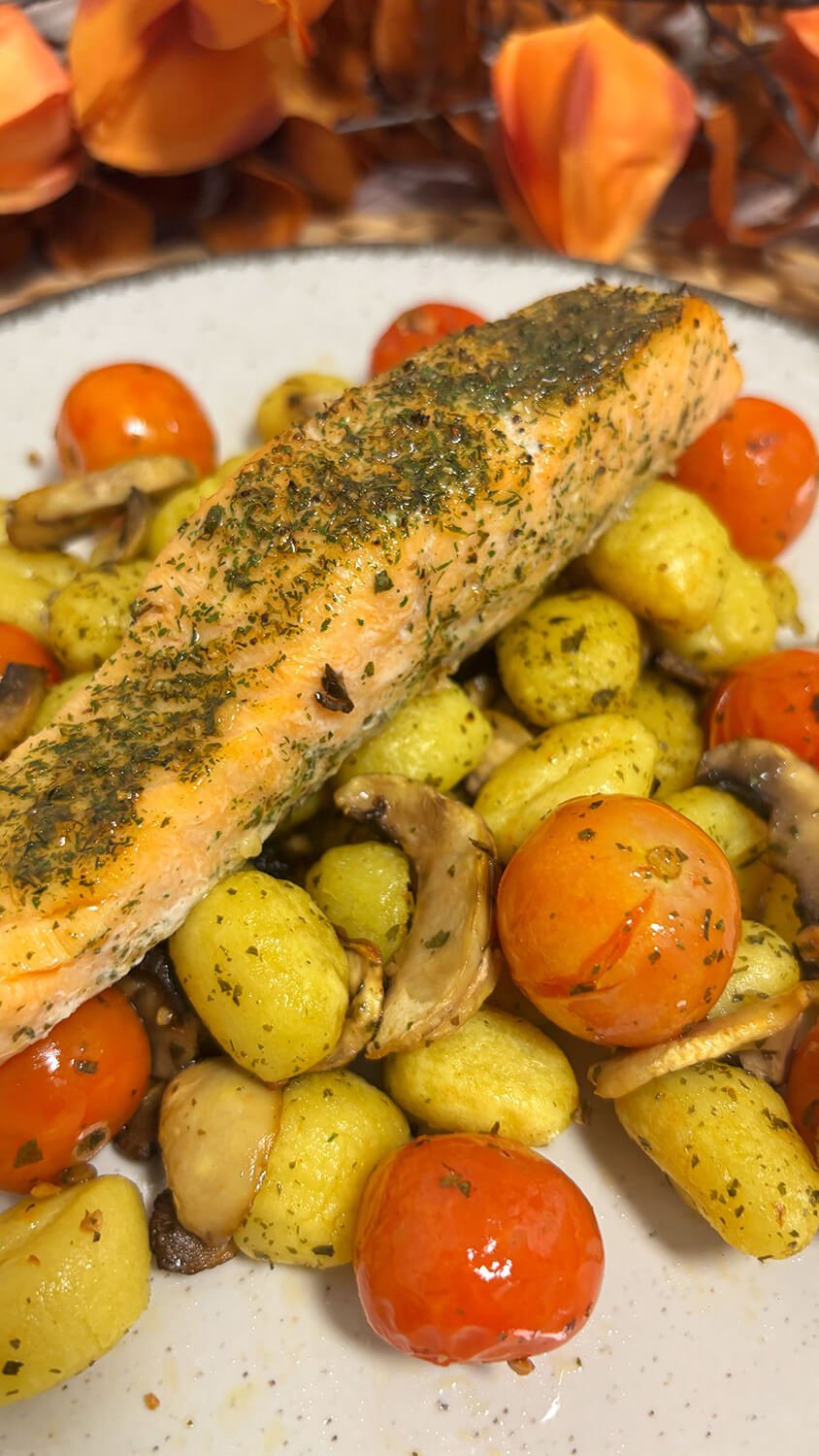 Receta de Salmón con ñoquis en Airfryer Receta de Salmón con ñoquis en Airfryer