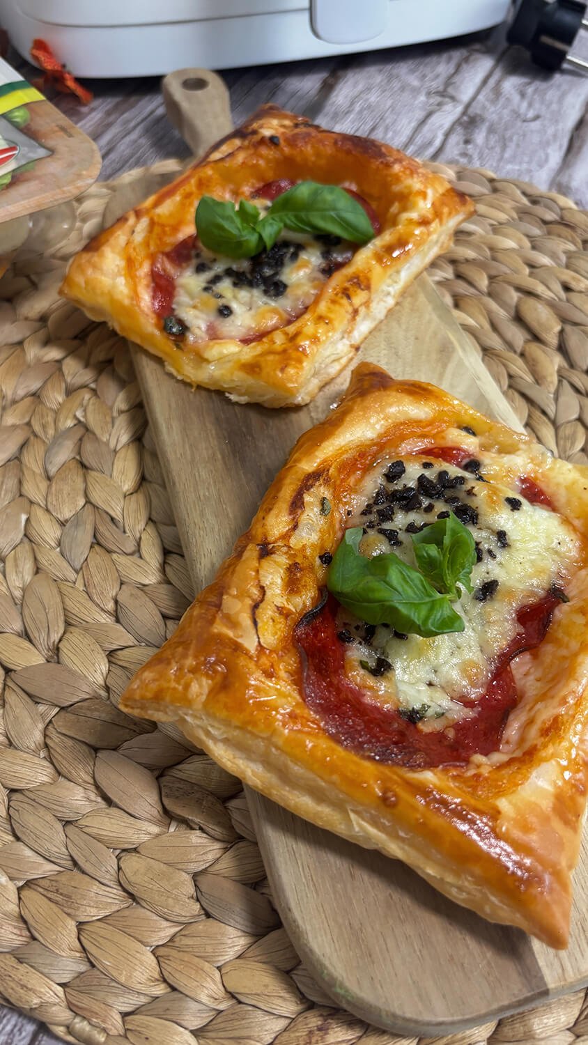 Receta de Mini pizzas de salami y queso en Airfryer Receta de Mini pizzas de salami y queso en Airfryer